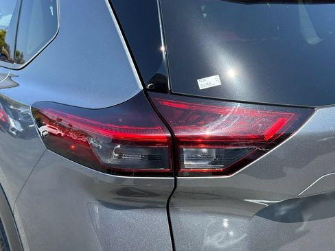 Used 2023 Nissan Rogue SL w/ SL Premium Package FWD image 10