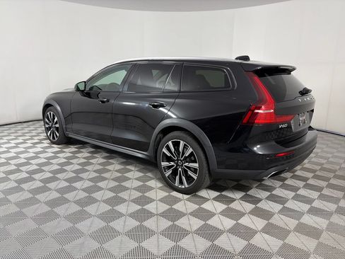 Used 2020 Volvo V60 T5 Cross Country AWD/4WD image 5
