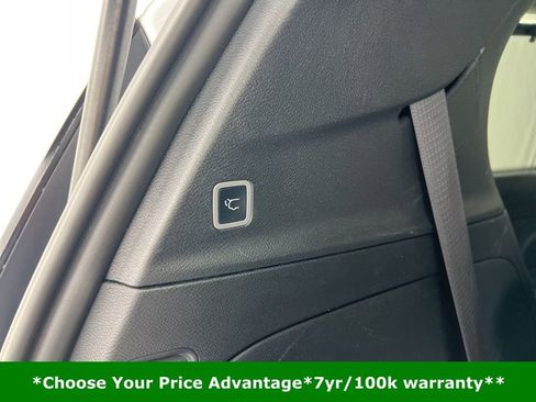 Certified 2025 Chrysler Pacifica Limited image 17