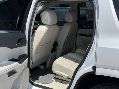 Used 2023 GMC Acadia Denali w/ Denali Ultimate Package FWD image 29