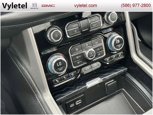 Used 2023 GMC Yukon XL Denali image 32