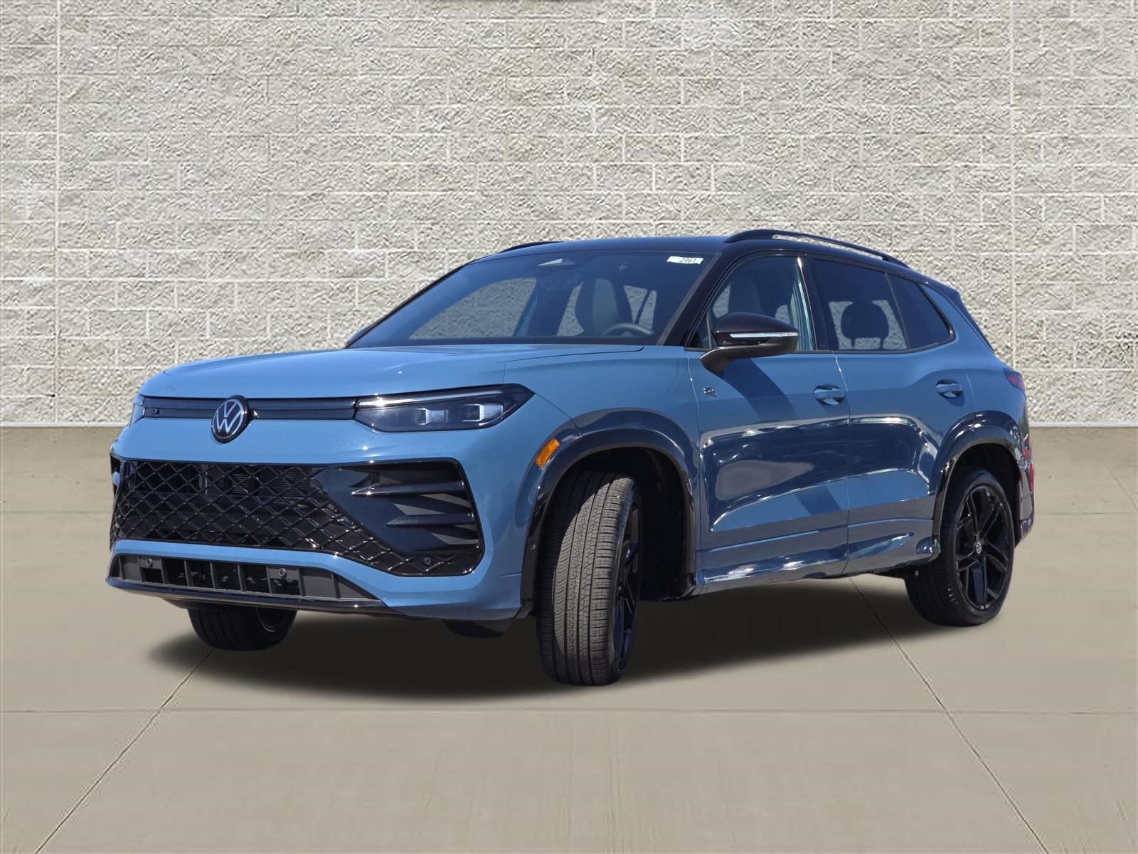 New 2026 Volkswagen Tiguan SE R-Line AWD/4WD image 3