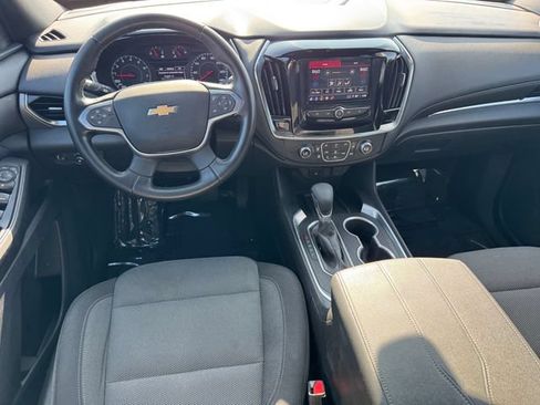 Used 2023 Chevrolet Traverse LT FWD image 15