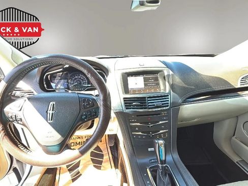 Used 2019 Lincoln MKT AWD image 10