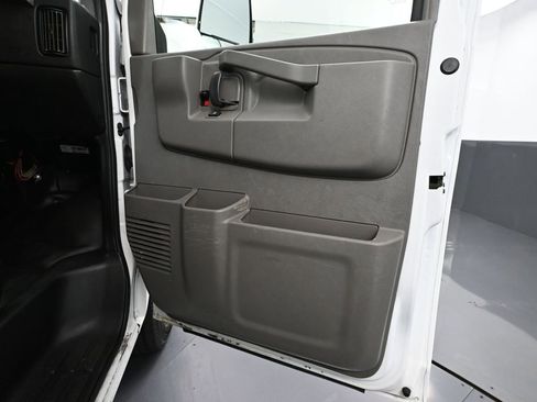 Used 2017 Chevrolet Express 3500 image 46