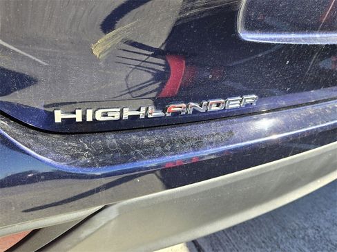 Used 2021 Toyota Highlander XLE image 11