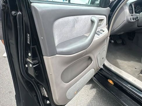 Used 2006 Toyota Sequoia SR5 AWD/4WD image 21