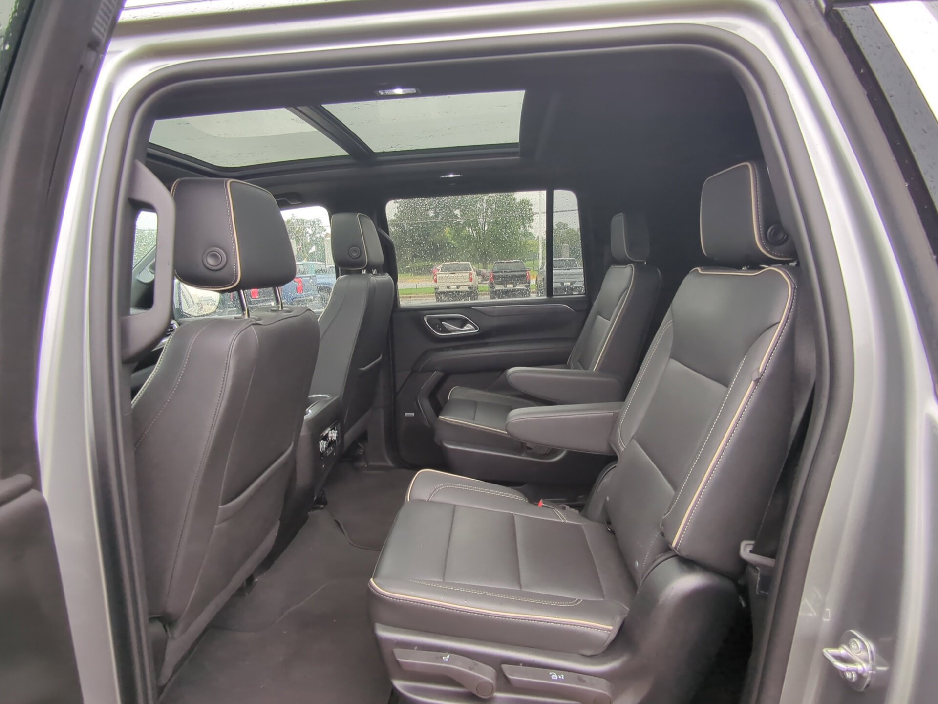 Used 2023 GMC Yukon XL SLT w/ SLT Premium Package AWD/4WD image 30
