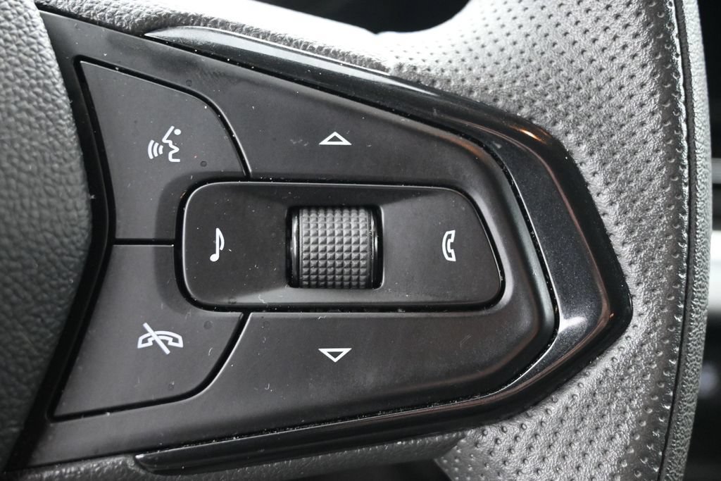 Used 2025 Chevrolet Trax LT FWD image 15