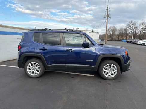 Used 2018 Jeep Renegade Latitude w/ UConnect 8.4 Nav Group image 6