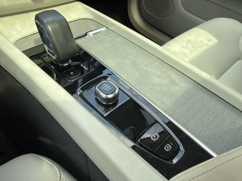 Used 2023 Volvo XC60 B5 Plus w/ Protection Package Premier image 28