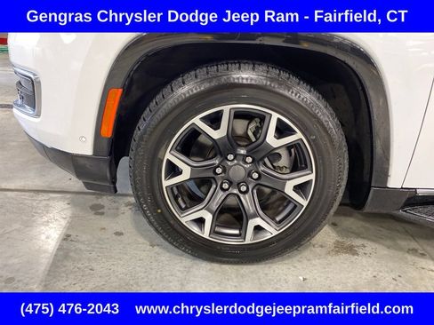 Certified 2024 Jeep Wagoneer Series III AWD/4WD image 50