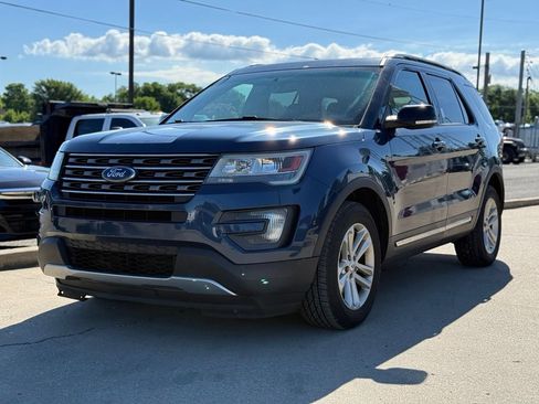 Used 2016 Ford Explorer XLT w/ Equipment Group 201A FWD image 2