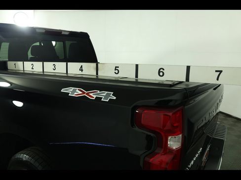 Used 2020 Chevrolet Silverado 1500 LTZ w/ LTZ Premium Package image 17