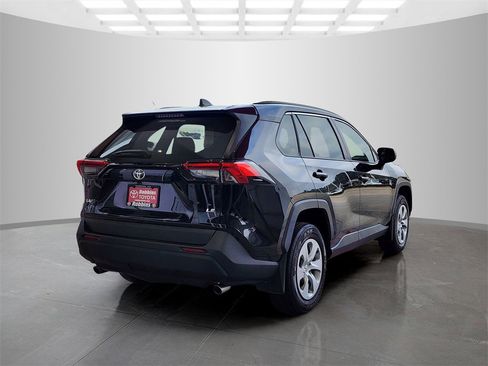 Used 2020 Toyota RAV4 LE image 5
