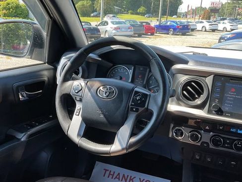 Used 2017 Toyota Tacoma Limited AWD/4WD image 17