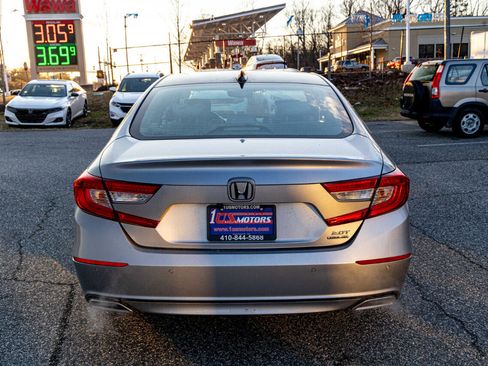 Used 2018 Honda Accord Touring image 5