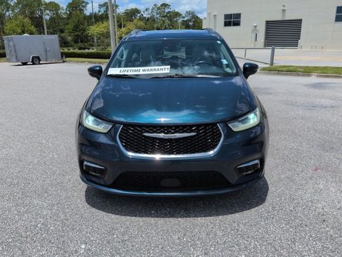 Used 2021 Chrysler Pacifica Touring-L FWD image 10