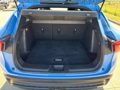 Used 2024 Chevrolet Trax RS w/ Sunroof Package FWD image 23