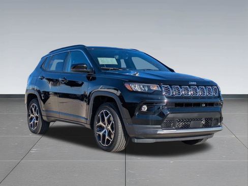 Used 2025 Jeep Compass Limited w/ Sun & Sound Group AWD/4WD image 8