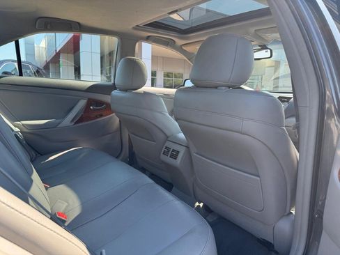 Used 2011 Toyota Camry XLE w/ SE/XLE Extra-Value Pkg FWD image 9