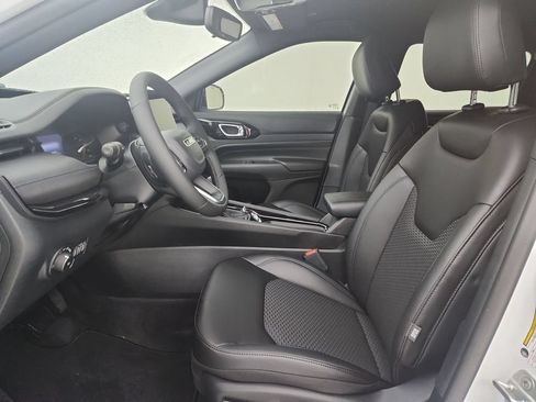 New 2026 Jeep Compass Latitude AWD/4WD image 18