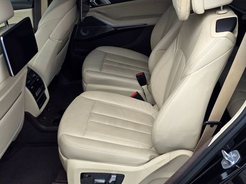 Used 2019 BMW X7 xDrive50i w/ M Sport Package AWD/4WD image 16