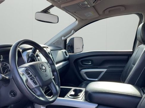 Used 2017 Nissan Titan PRO-4X w/ Pro-4x Convenience Package AWD/4WD image 32
