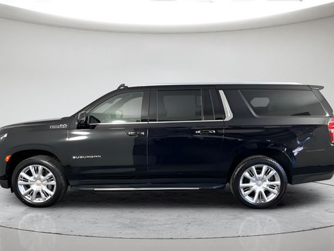 Used 2023 Chevrolet Suburban High Country w/ Advanced Technology Package AWD/4WD image 6