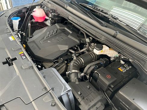 Used 2025 Kia Carnival FWD image 30