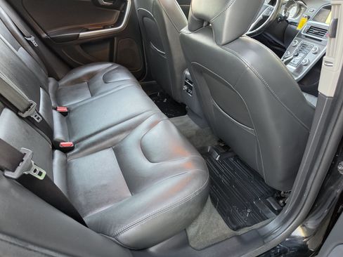 Used 2016 Volvo V60 T5 Platinum w/ Climate Package FWD image 18