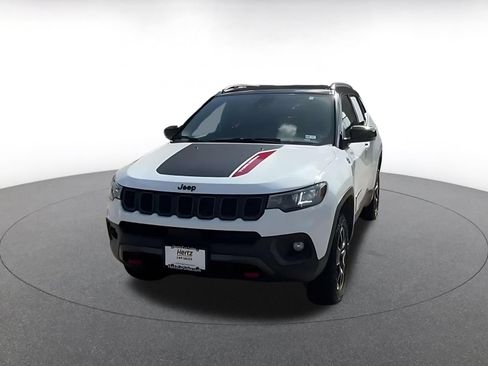 Used 2025 Jeep Compass Trailhawk AWD/4WD image 7