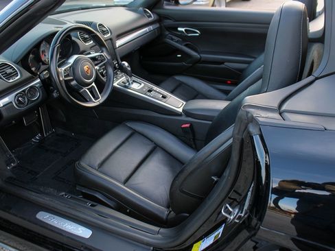 Used 2017 Porsche 718 Boxster S image 16