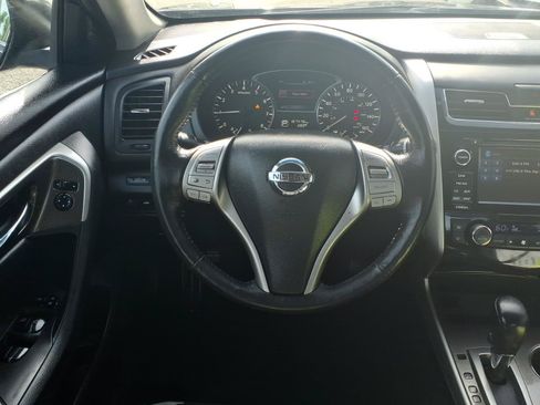 Used 2015 Nissan Altima 2.5 SL w/ Technology Package FWD image 4