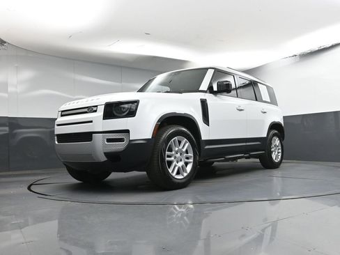 Used 2025 Land Rover Defender 110 S AWD/4WD image 27
