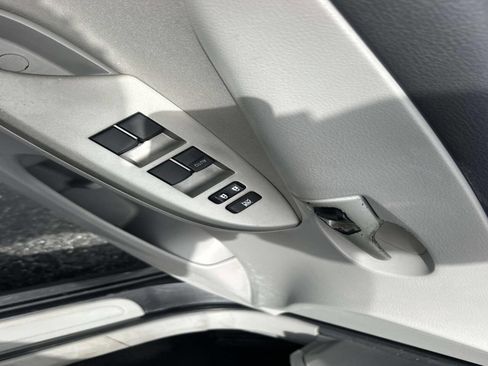 Used 2013 Toyota Corolla LE image 14