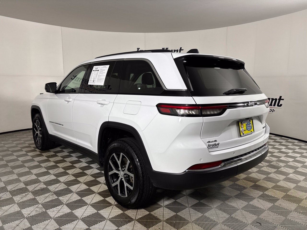 Used 2023 Jeep Grand Cherokee Limited AWD/4WD image 9