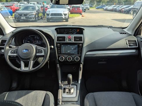 Used 2017 Subaru Forester 2.5i Premium image 2