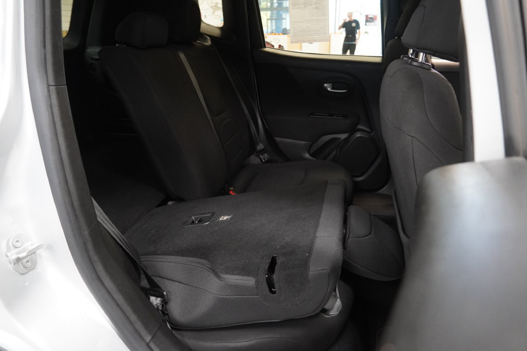 Used 2021 Jeep Renegade Latitude w/ Luxury Group I AWD/4WD image 29