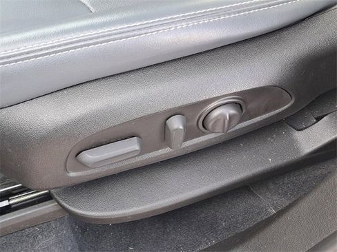 Used 2023 Buick Enclave Essence image 14