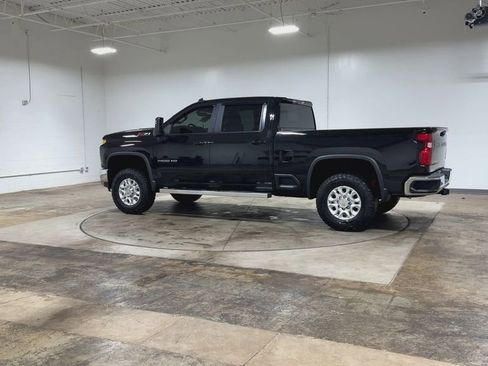 Used 2022 Chevrolet Silverado 2500 LT w/ Convenience Package image 6