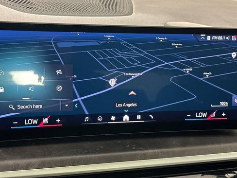 Used 2025 BMW X7 xDrive40i w/ Parking Assistance Package image 19