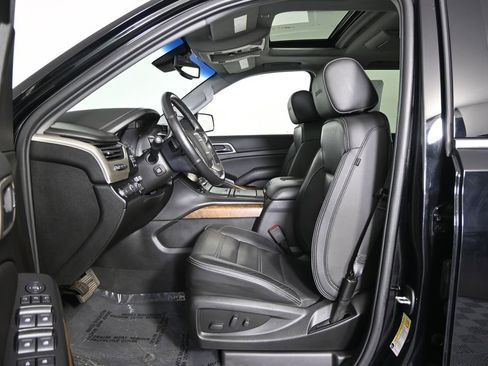 Used 2020 GMC Yukon XL Denali w/ Denali Ultimate Black Edition AWD/4WD image 22