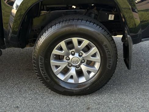 Used 2018 Toyota Tacoma SR5 AWD/4WD image 11