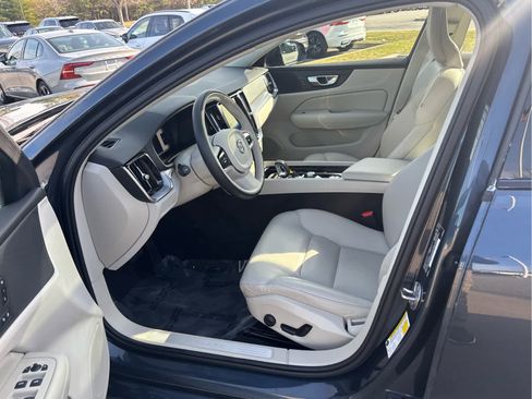 Used 2025 Volvo S60 B5 Core FWD image 12