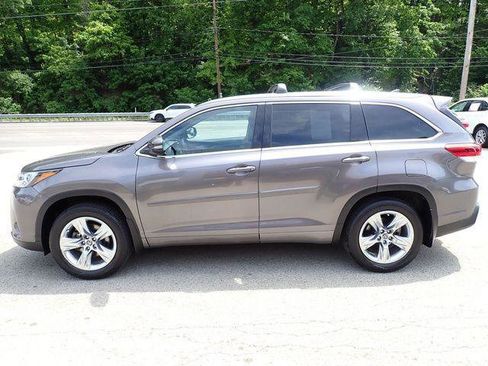 Certified 2019 Toyota Highlander Limited AWD/4WD image 10
