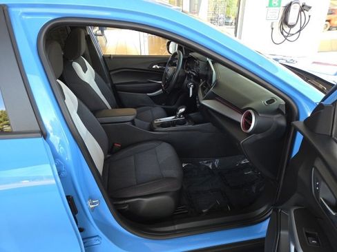 Used 2024 Chevrolet Trax RS w/ Sunroof Package image 42