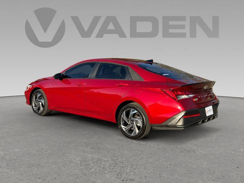 Used 2025 Hyundai Elantra SEL image 19