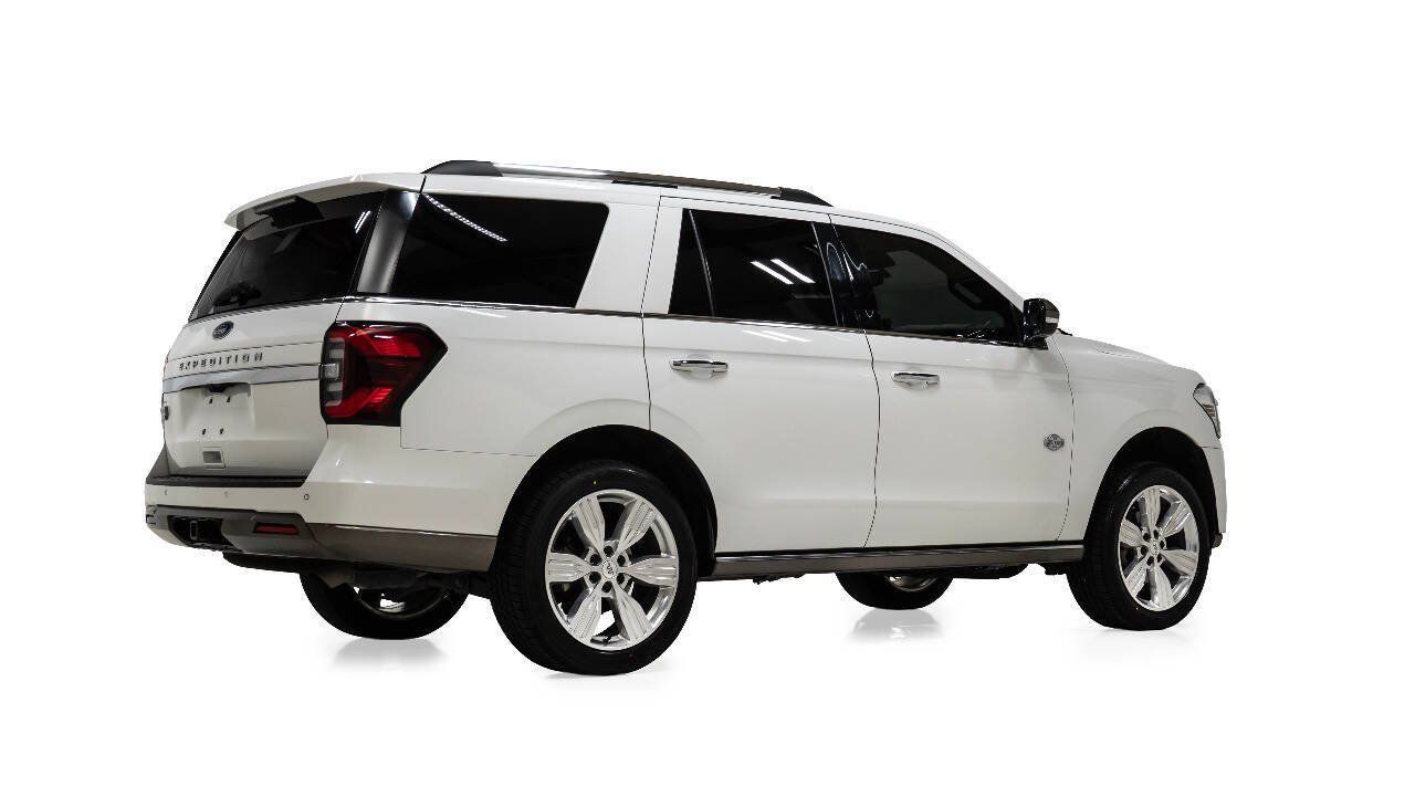 Used 2024 Ford Expedition King Ranch RWD image 3
