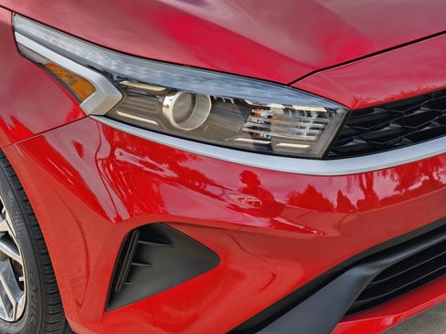 Used 2023 Kia Forte LXS w/ LXS Technology Package image 5